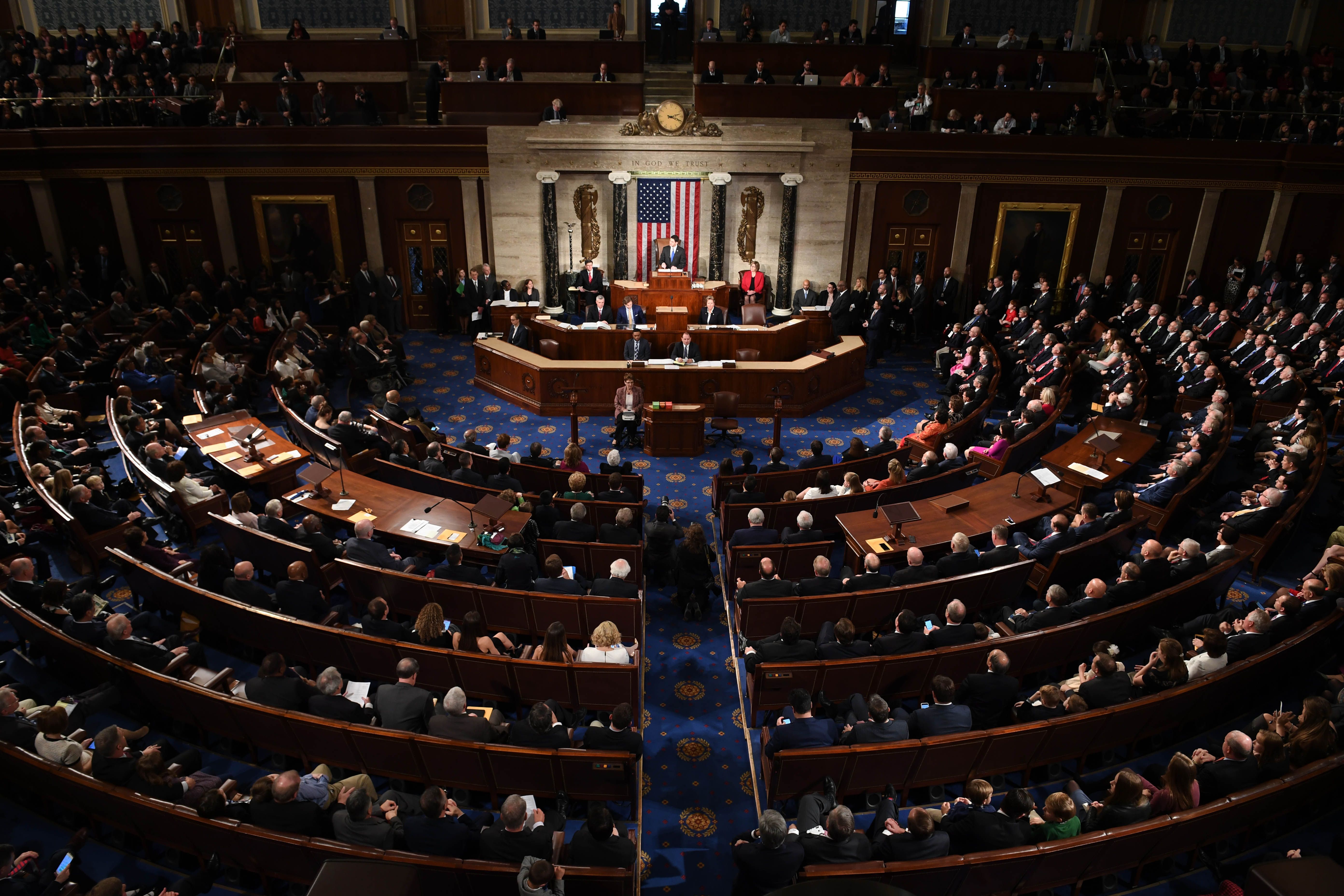 美国的参议院和众议院有什么不同