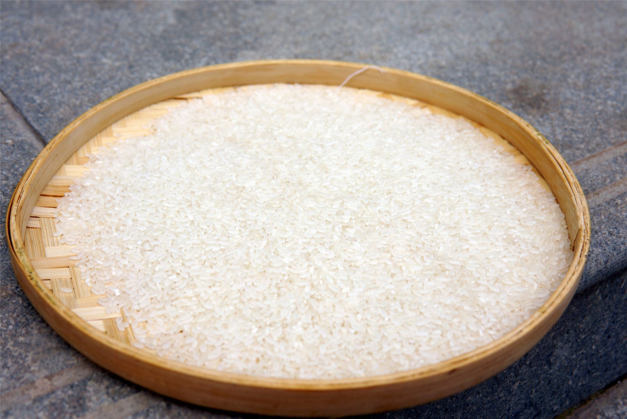 夏天大米容易生米虫，教你1个小妙招，米袋子里1个米虫也长不出来