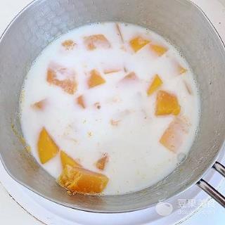 牛奶炖木瓜的做法