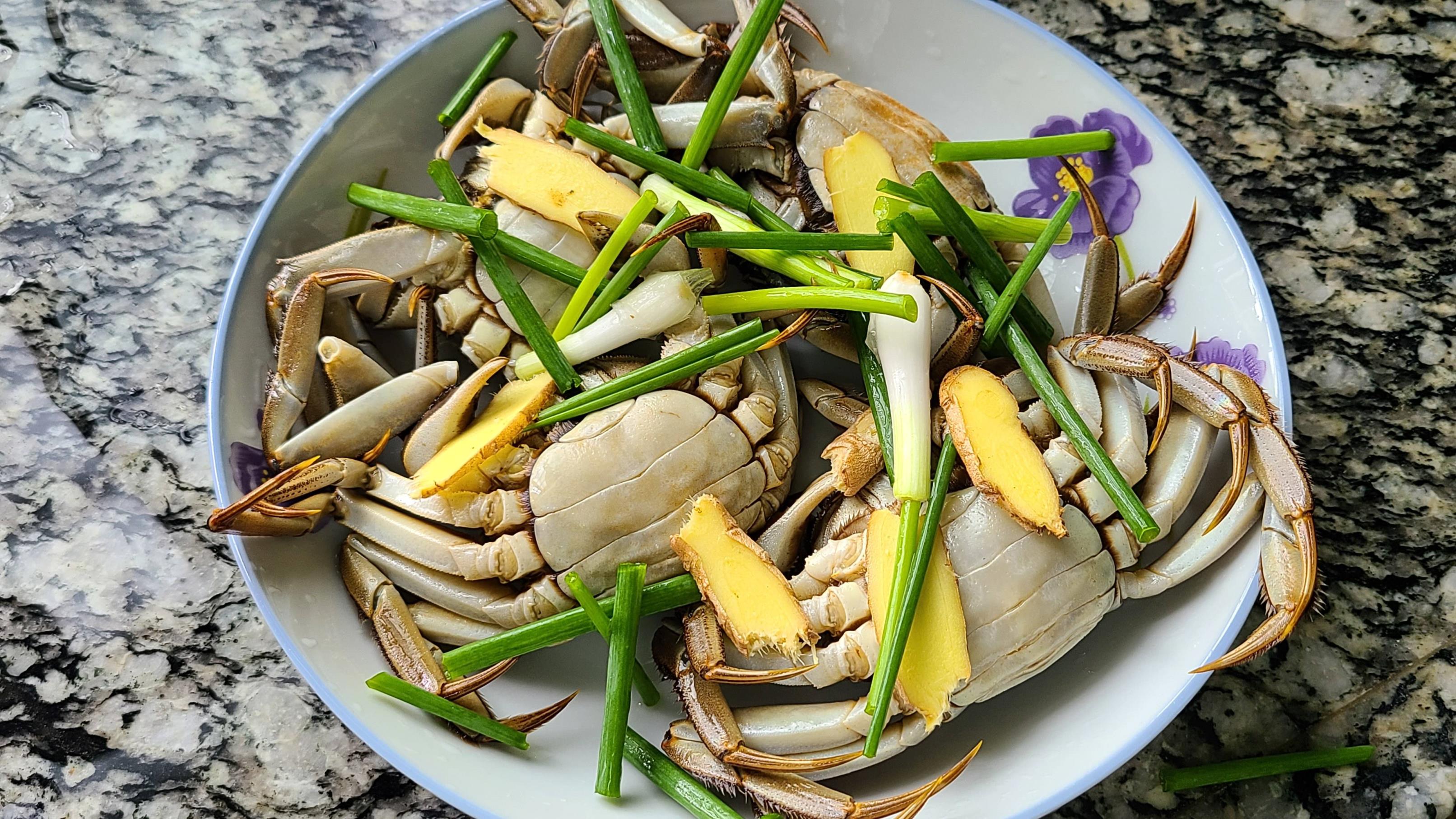 螃蟹的家常做法,鲜香美味又营养,一口咬下去,满嘴的蟹黄